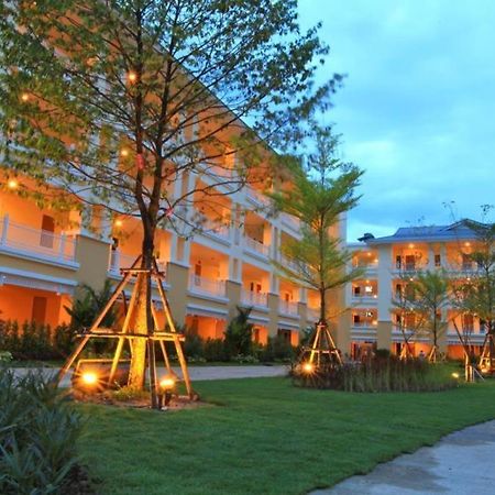 The One Residence Hotel Bangkok Exterior photo